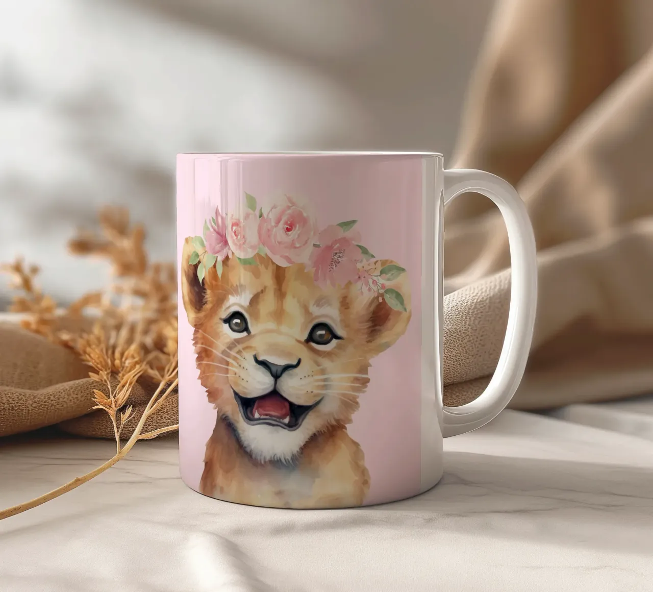 Cucciolo di leone con corona di fiori, poster per la camera dei bambini Safari tazza in ceramica da Little Lila
