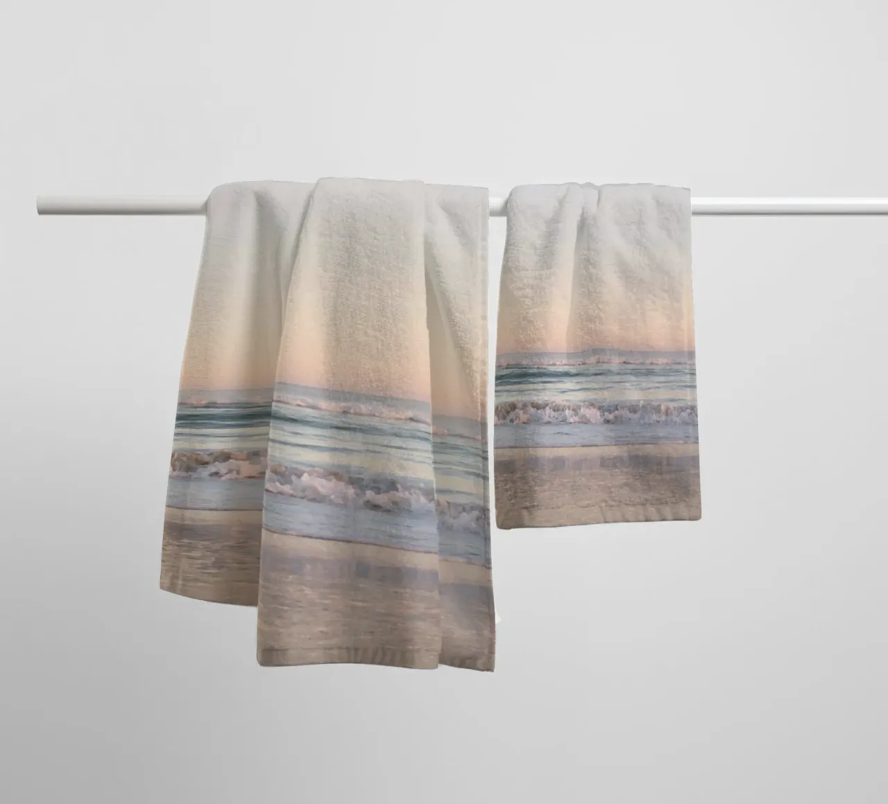 Paesaggio onirico in pastello asciugamano da bagno da Dagmar Pels