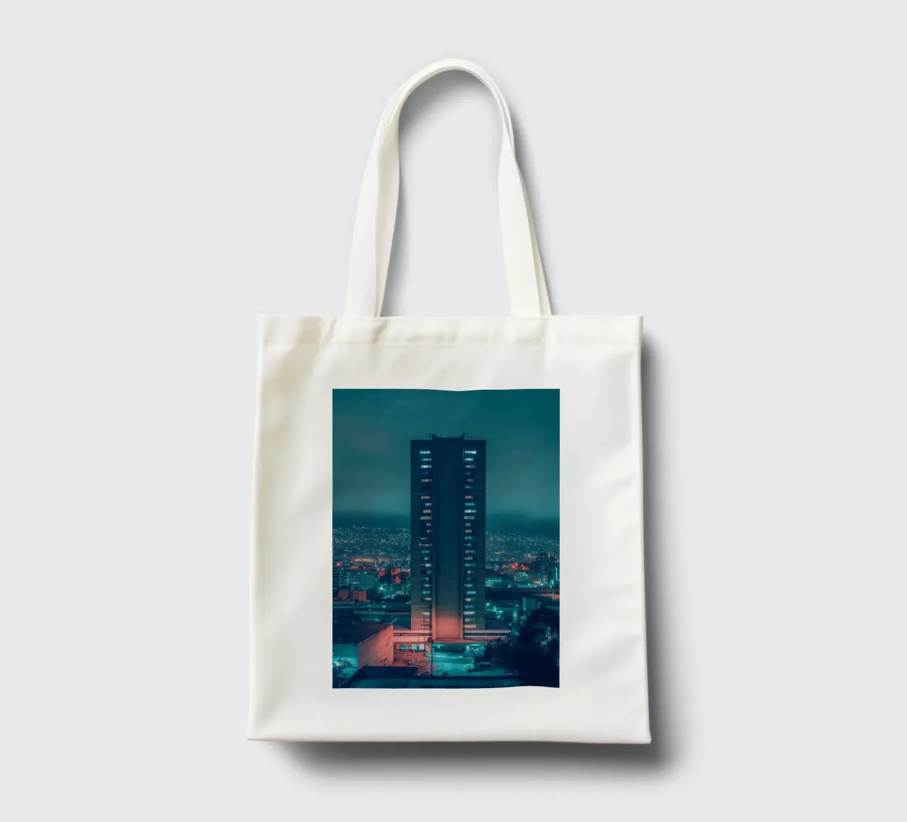 Città del Messico: un'imponente torre sotto un cielo misterioso borsa in juta da By Night