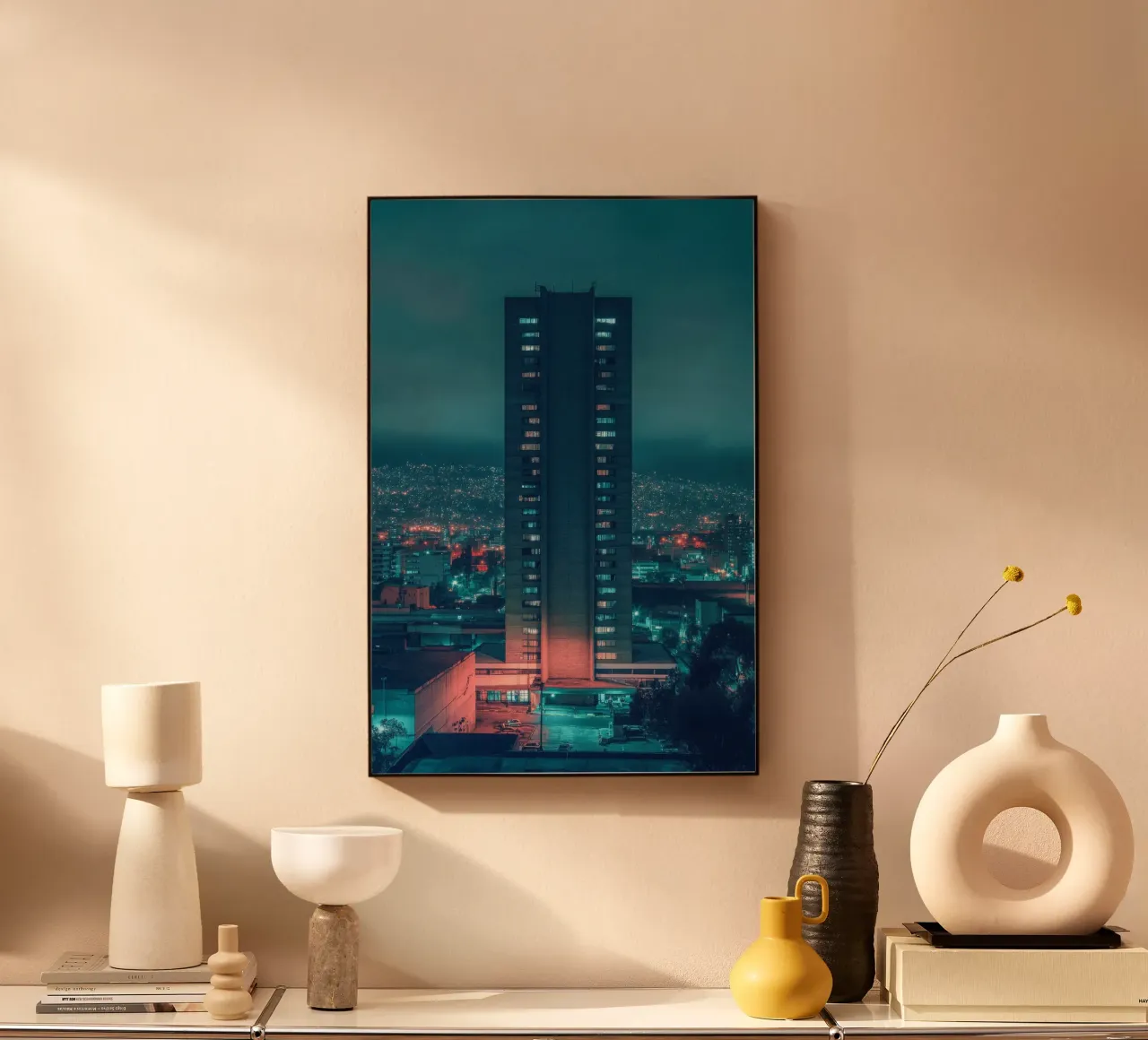 Città del Messico: un'imponente torre sotto un cielo misterioso alluminio dibond da By Night
