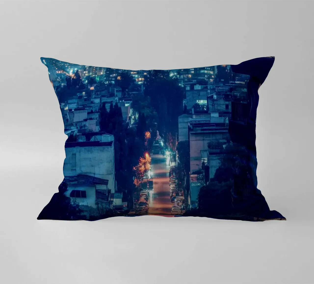 Città del Messico: una strada vivace immersa in lampi luminosi cuscino da By Night