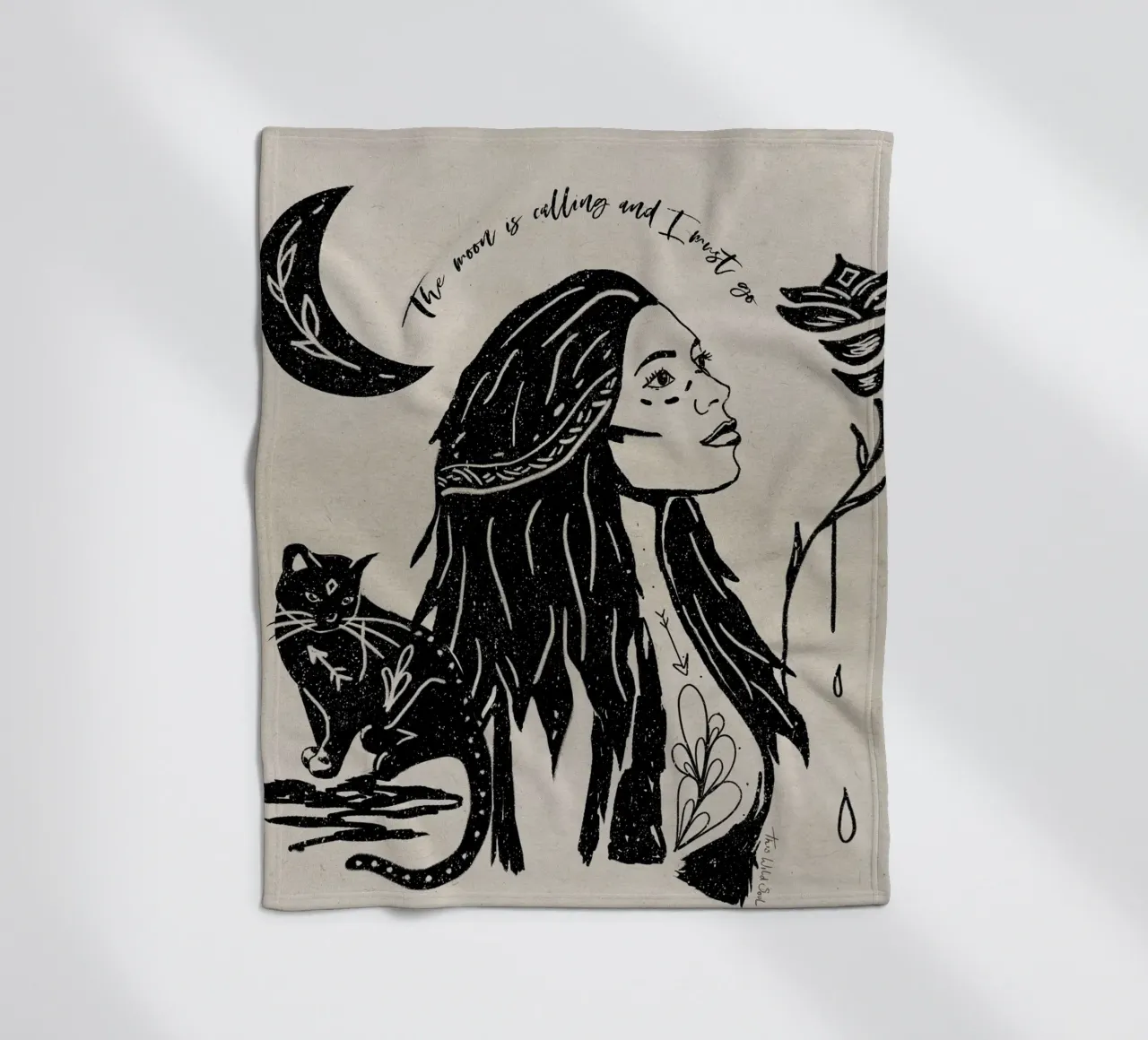 "La luna chiama e io devo andare" Tribale Strega Luna Nera coperta in pile da This Wild Soul - Illustration