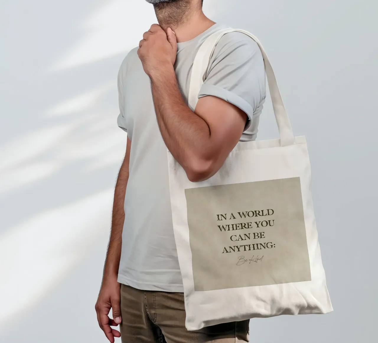 In un mondo in cui si può essere qualsiasi cosa, sii gentile Citazione d'arte borsa in juta da This Wild Soul - Illustration