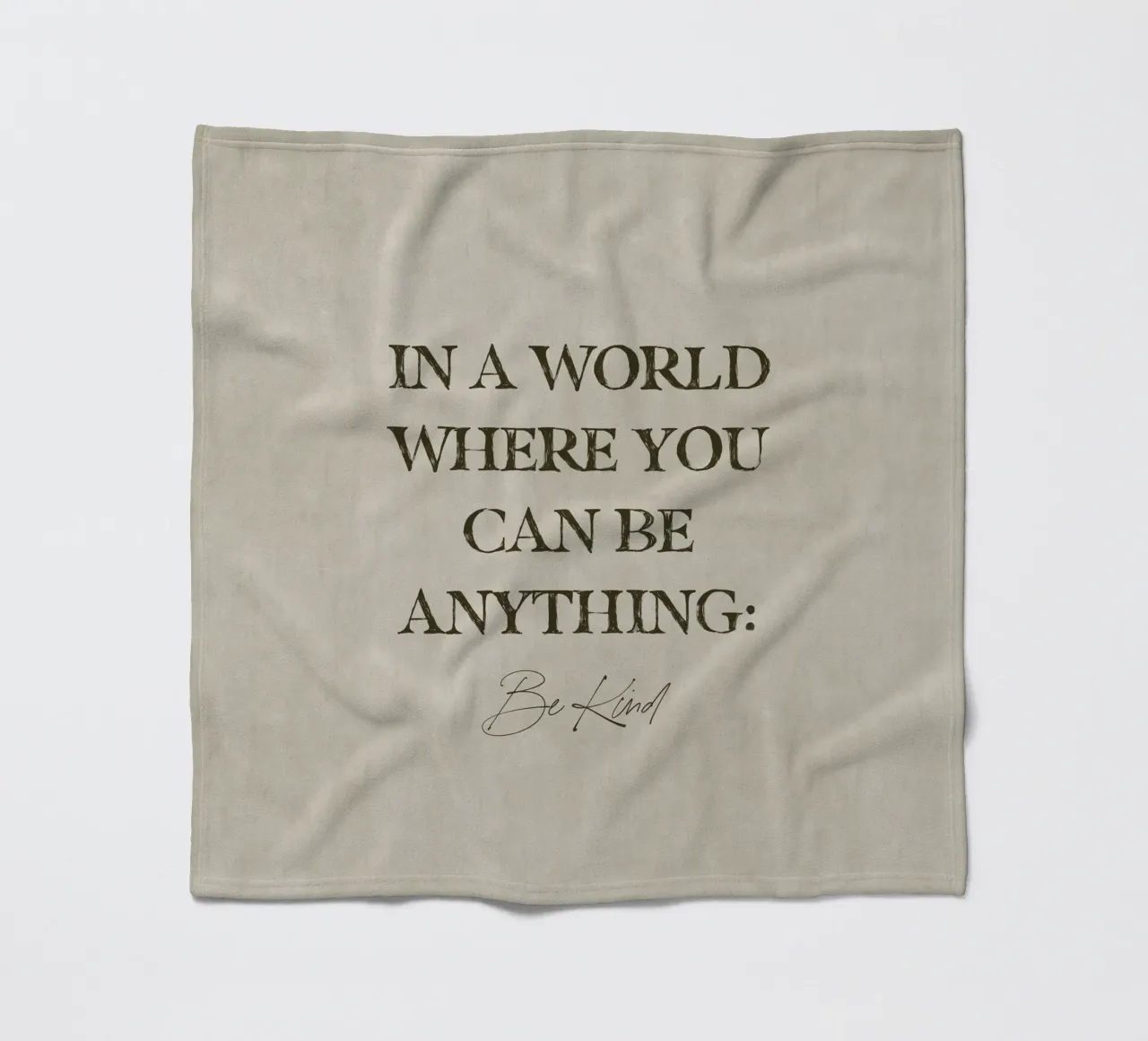 In un mondo in cui si può essere qualsiasi cosa, sii gentile Citazione d'arte coperta in pile da This Wild Soul - Illustration