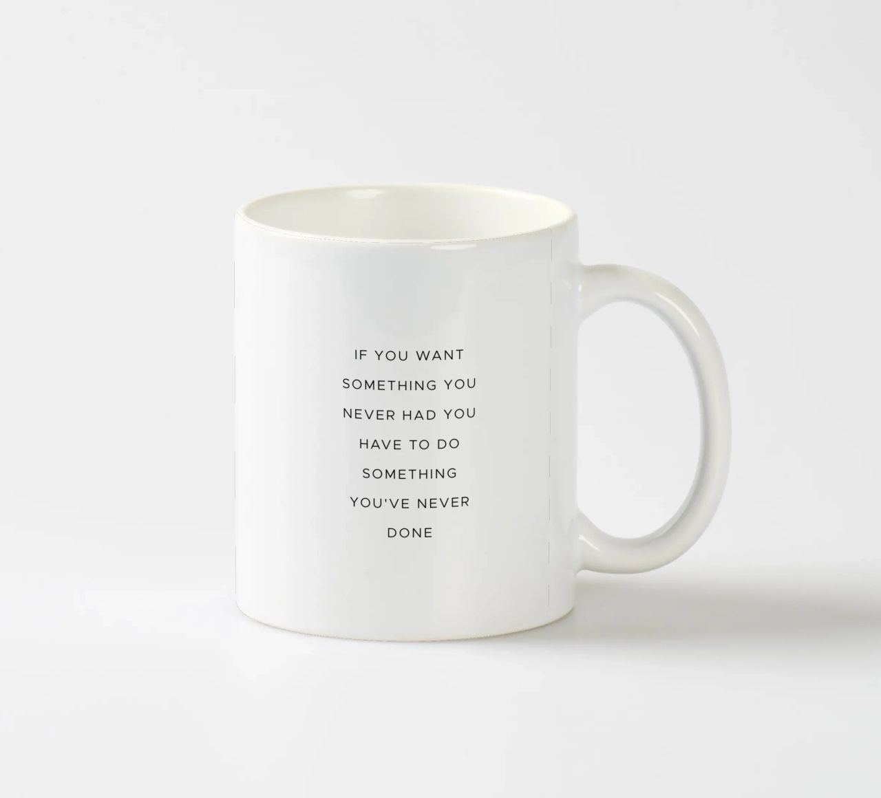 Se vuoi qualcosa che non hai mai avuto cita tazza in ceramica da Paigaam Studio