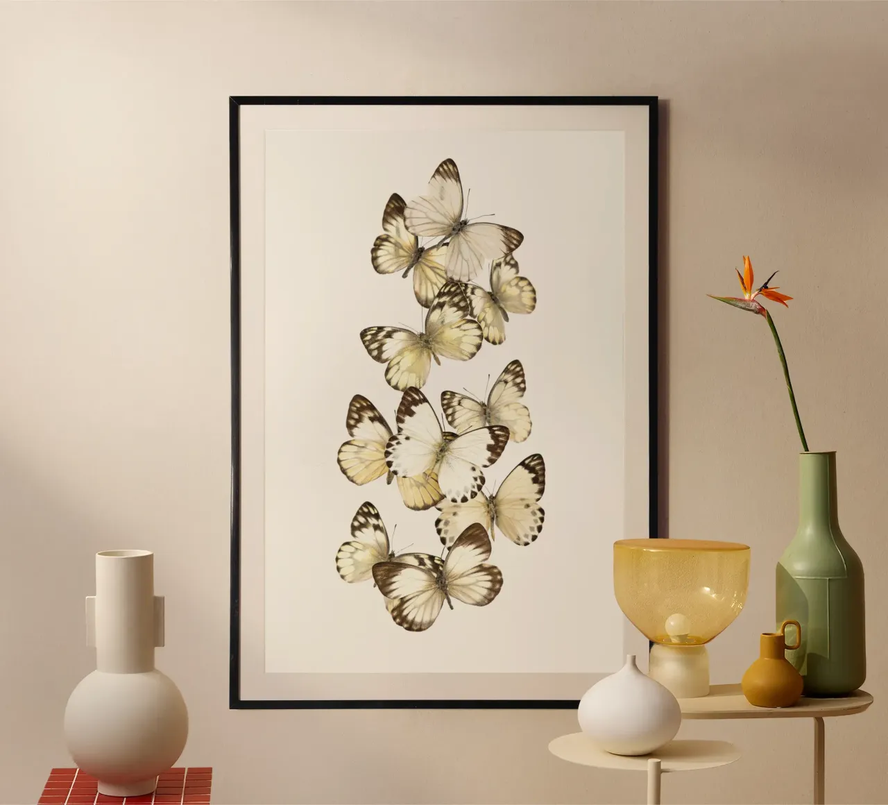Ali sussurranti: Poster Sciame di farfalle bianche poster con telaio in legno da Curious Collections by Marielle Leenders