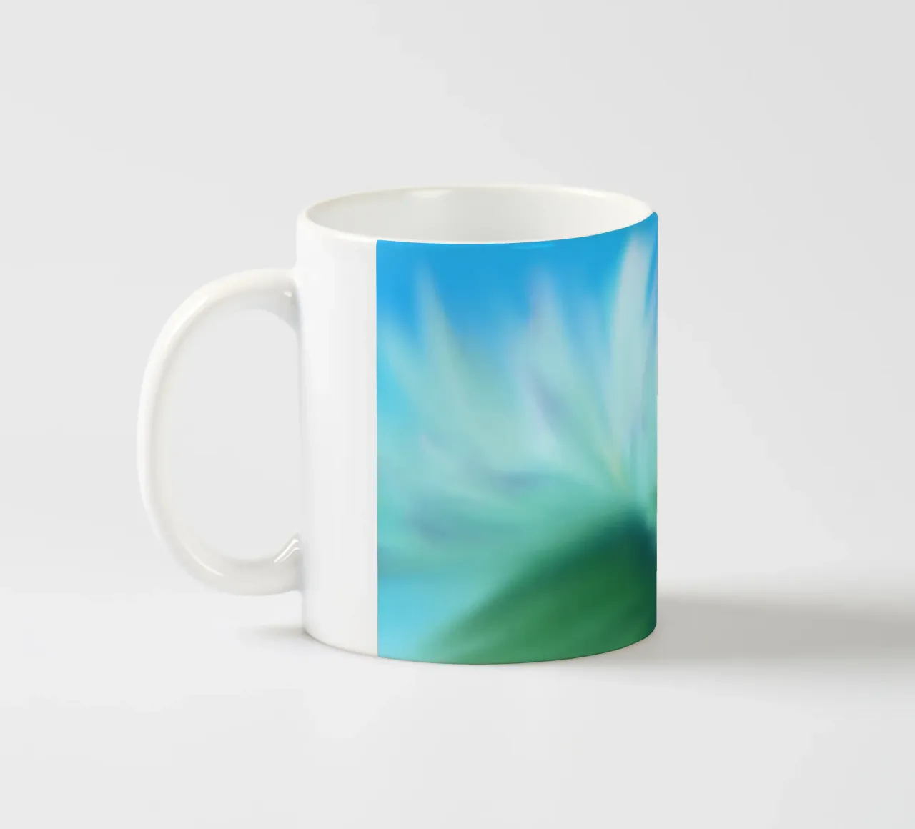 Piccolo fiore bianco su sfondo blu, come un acquerello tazza in ceramica da Something for you