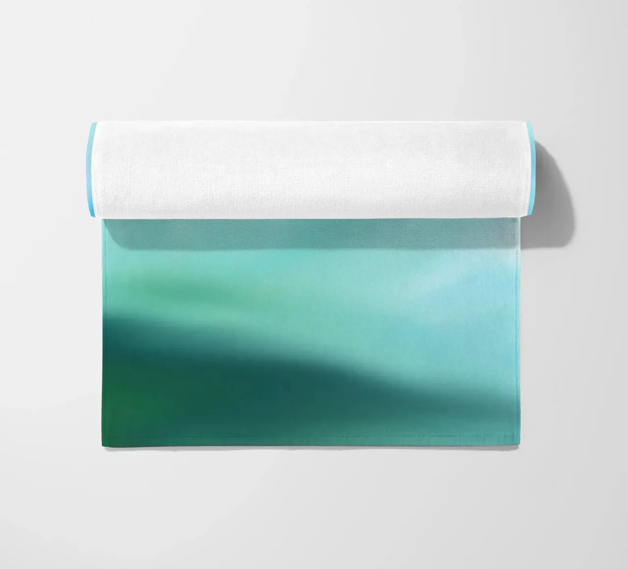 Piccolo fiore bianco su sfondo blu, come un acquerello telo mare da Something for you