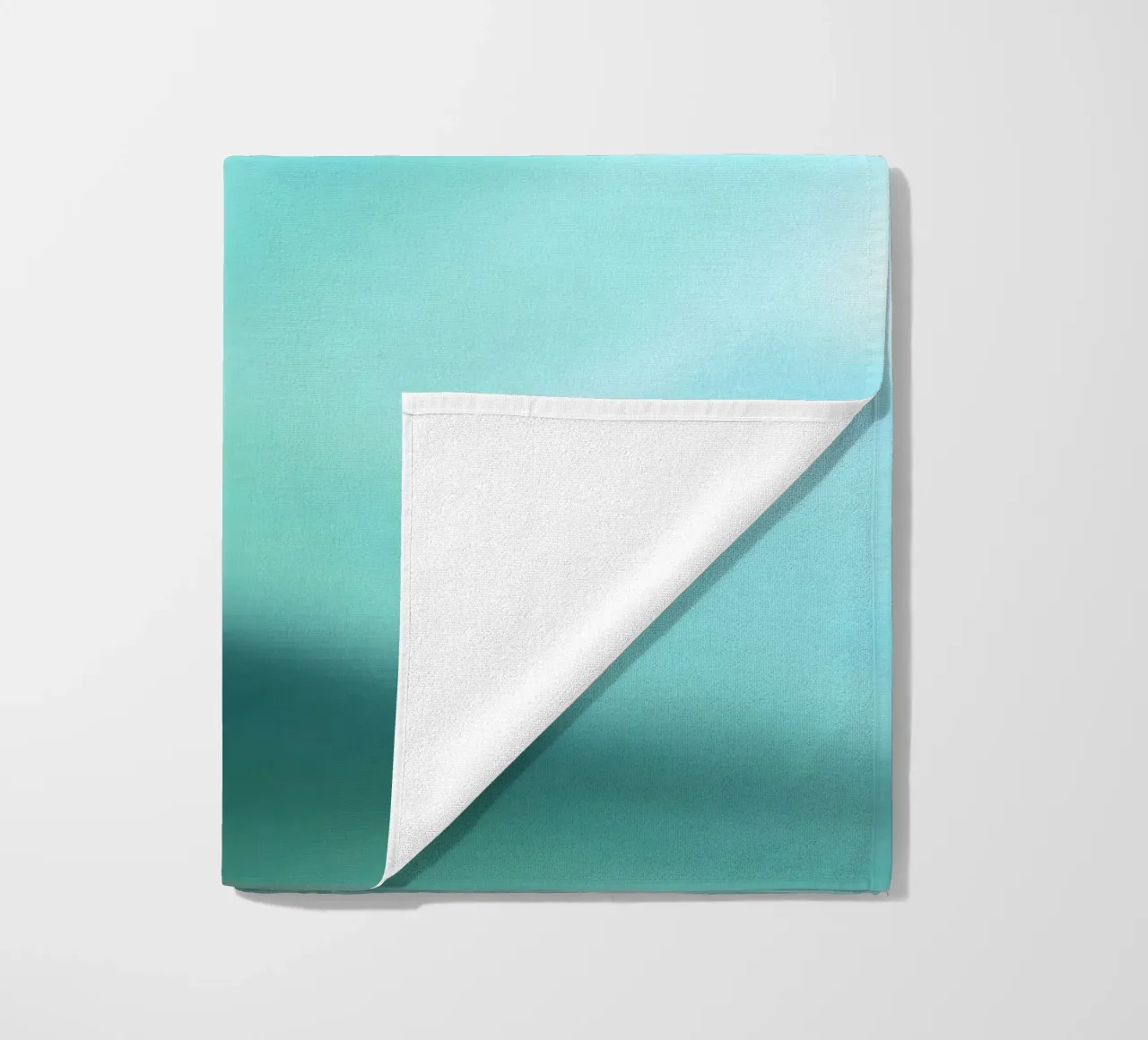 Piccolo fiore bianco su sfondo blu, come un acquerello telo mare da Something for you