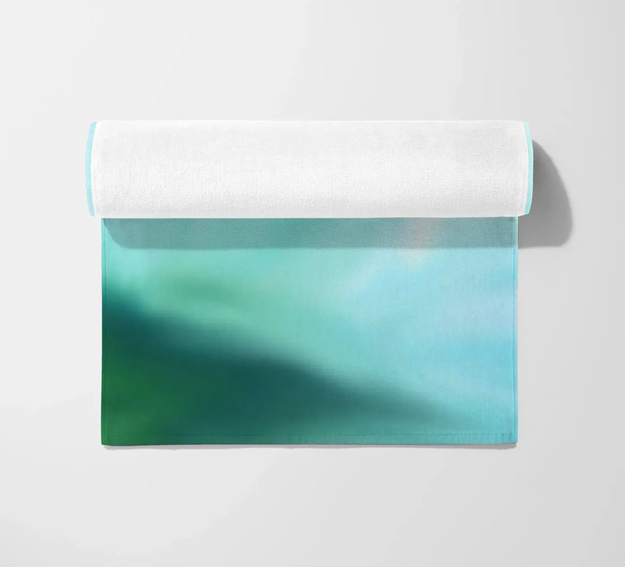 Piccolo fiore bianco su sfondo blu, come un acquerello telo mare da Something for you