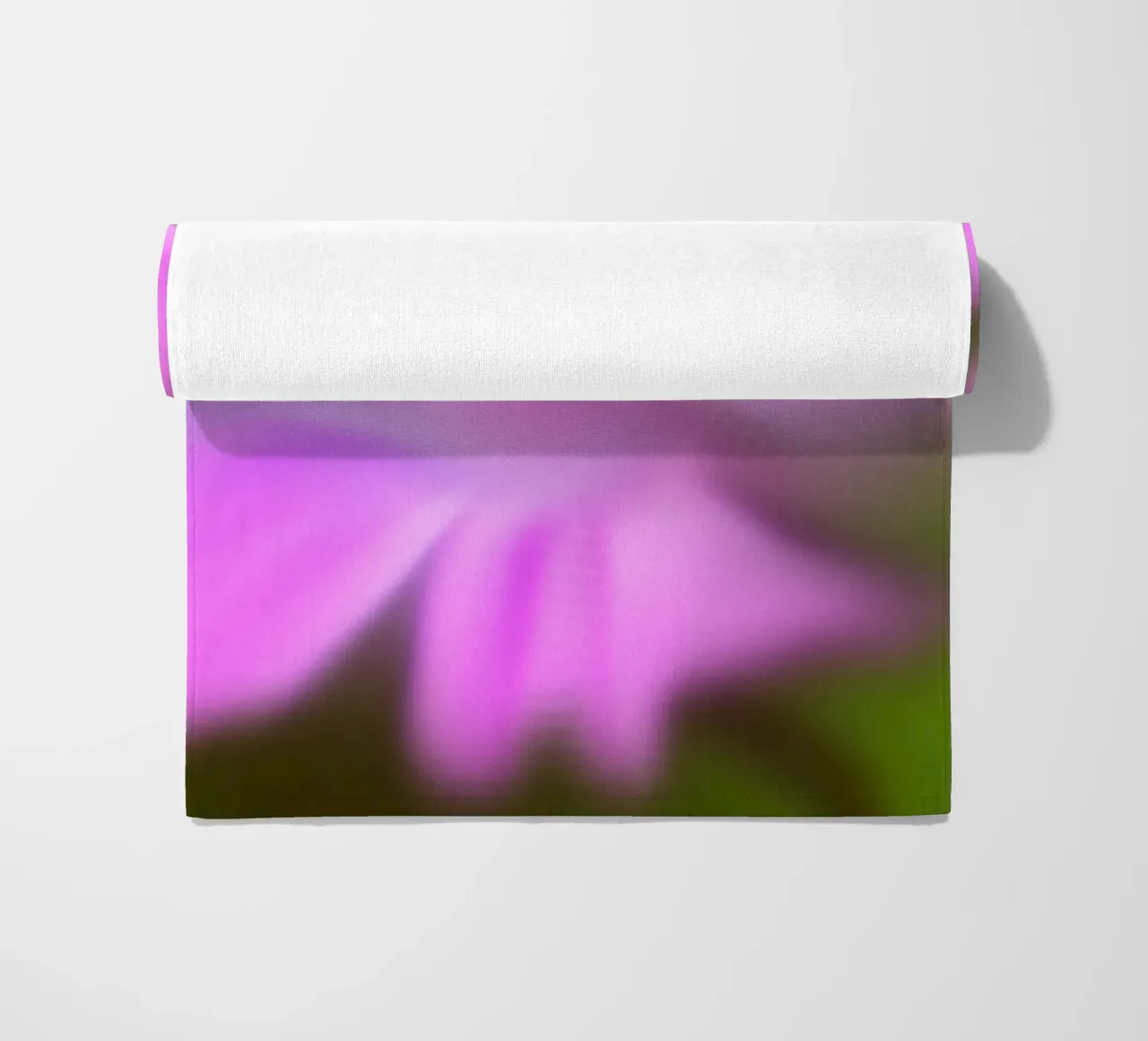Fiore viola, simile all'acquerello telo mare da Something for you