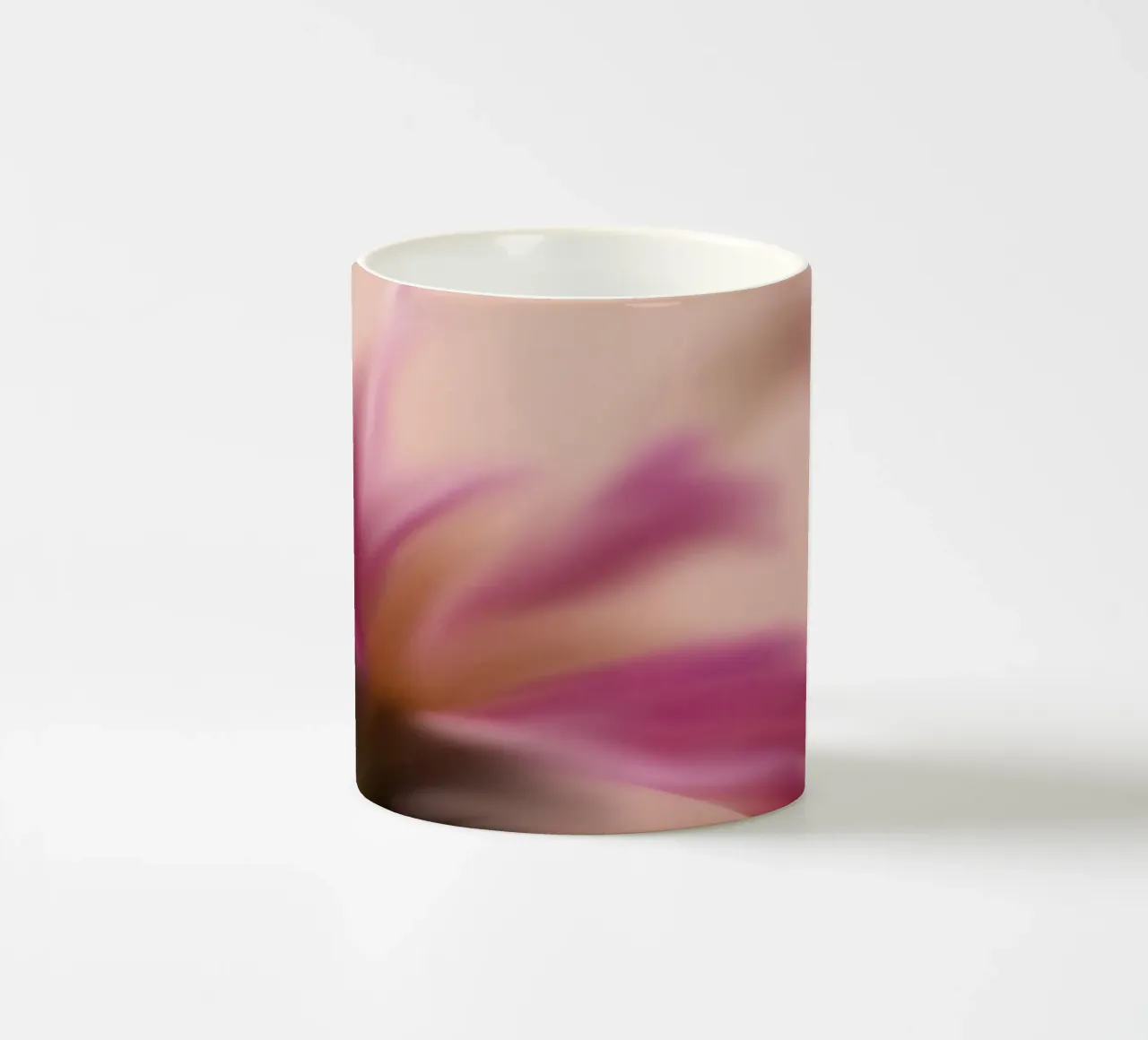 Fiore rosa sfocato, simile all'acquerello tazza in ceramica da Something for you