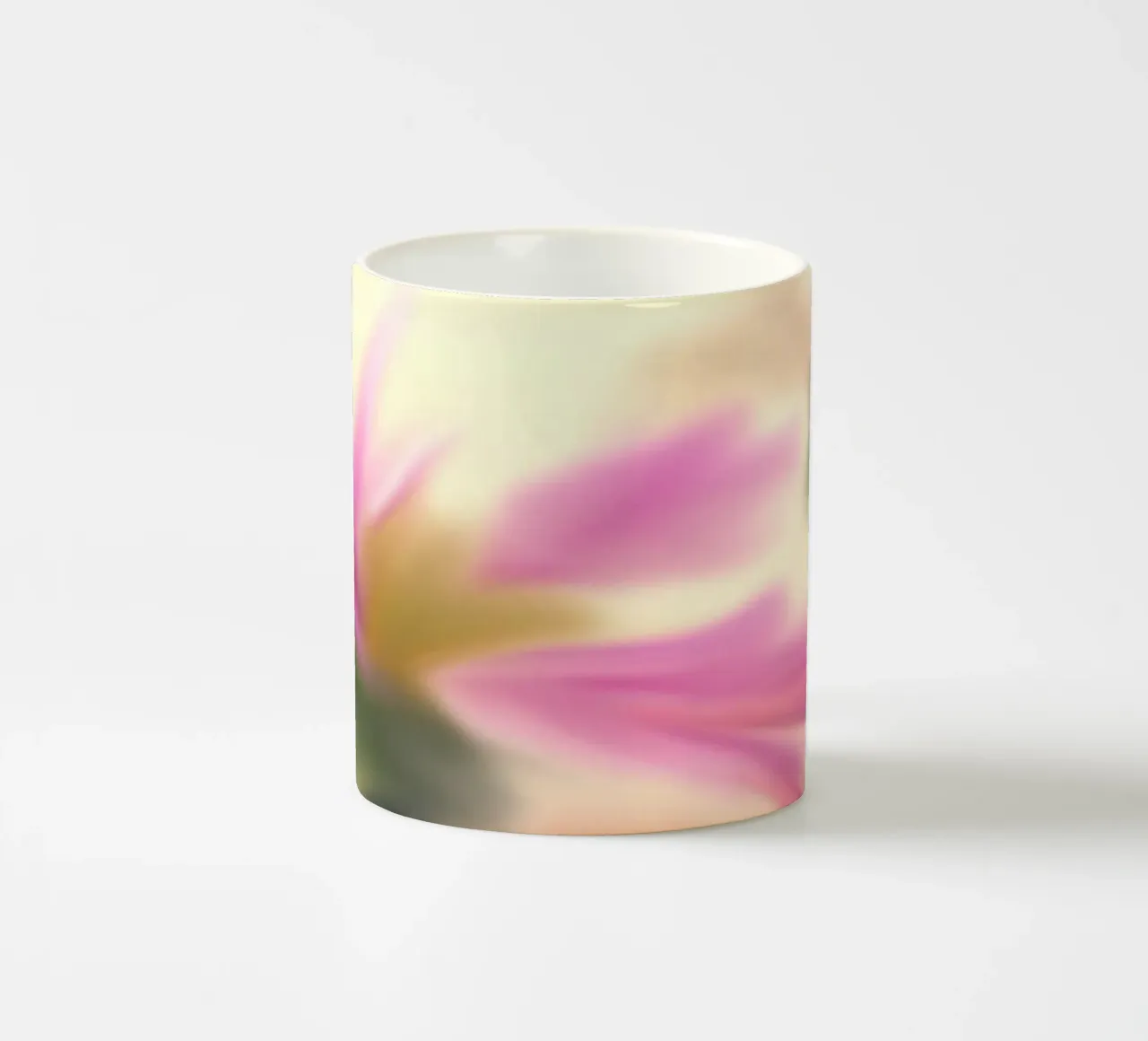 Fiore rosa sfocato, simile all'acquerello tazza in ceramica da Something for you