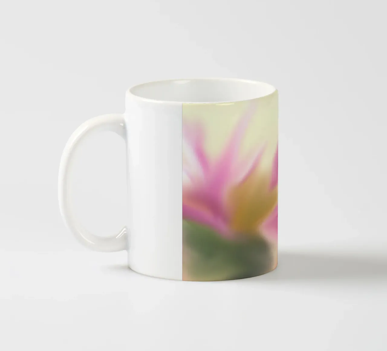 Fiore rosa sfocato, simile all'acquerello tazza in ceramica da Something for you