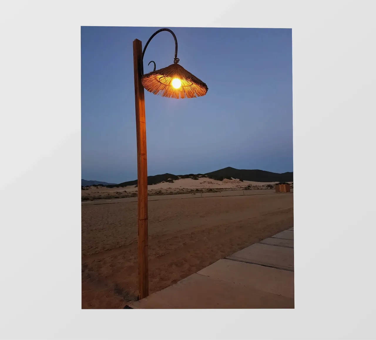 Lampione sulla spiaggia telo in pvc da Massimo Frascogna