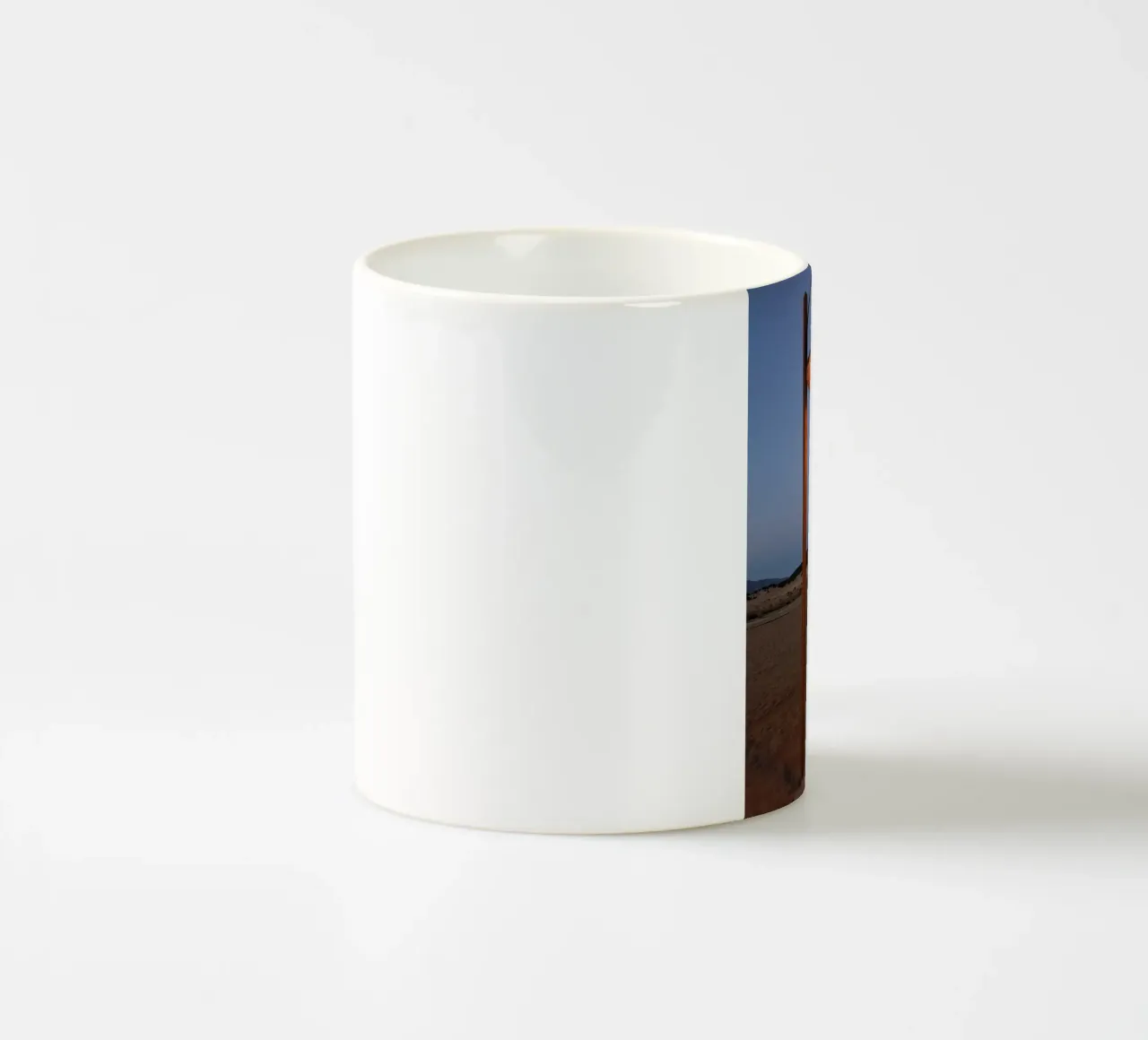 Lampione sulla spiaggia tazza in ceramica da Massimo Frascogna