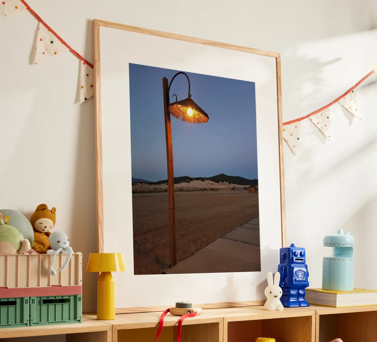 Lampione sulla spiaggia poster da Massimo Frascogna