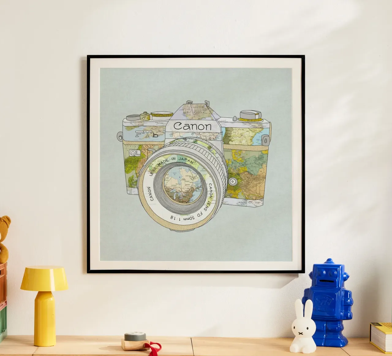 Travel Camera poster con telaio in plastica da Bianca Green