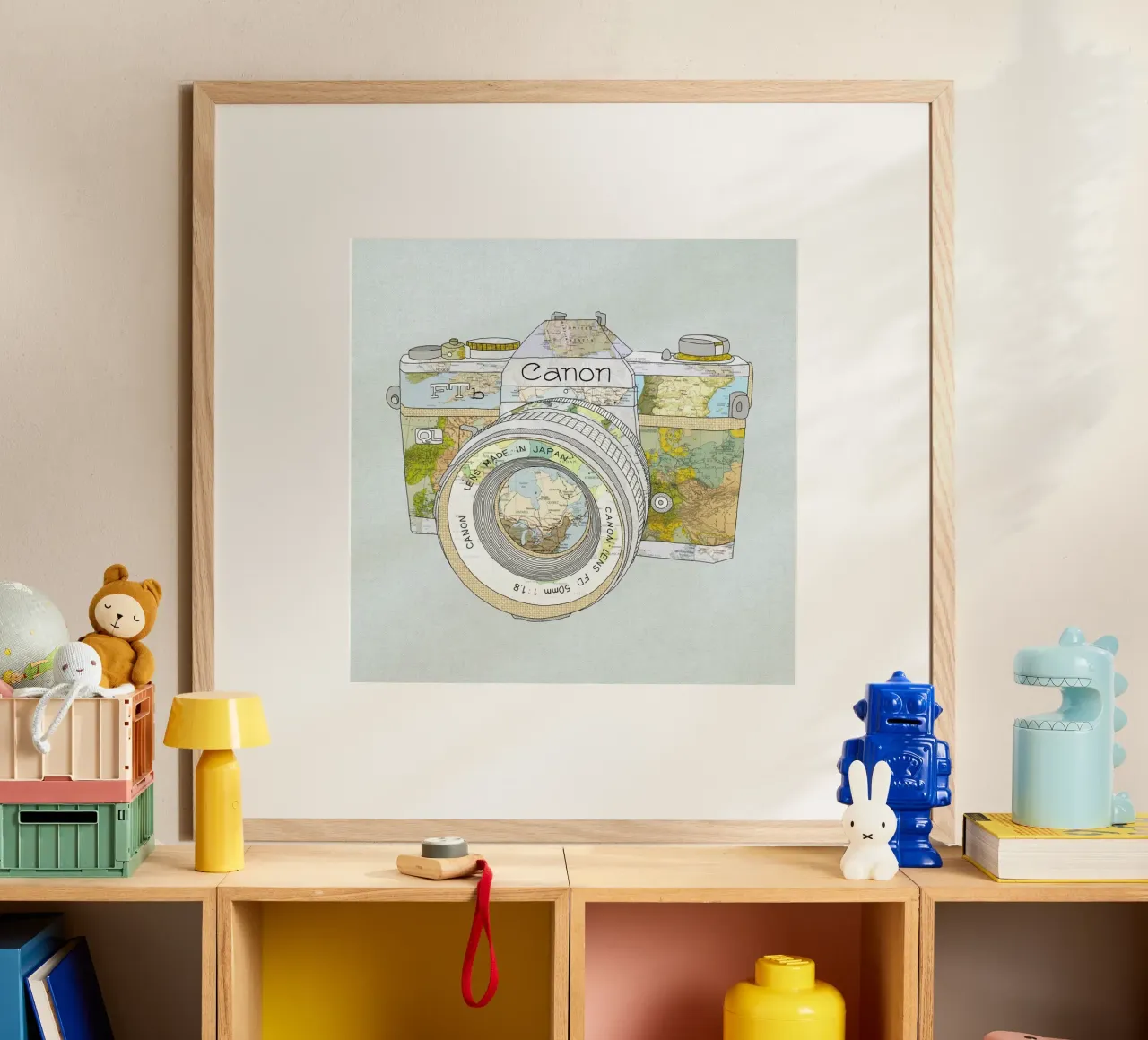 Travel Camera poster con telaio in plastica da Bianca Green