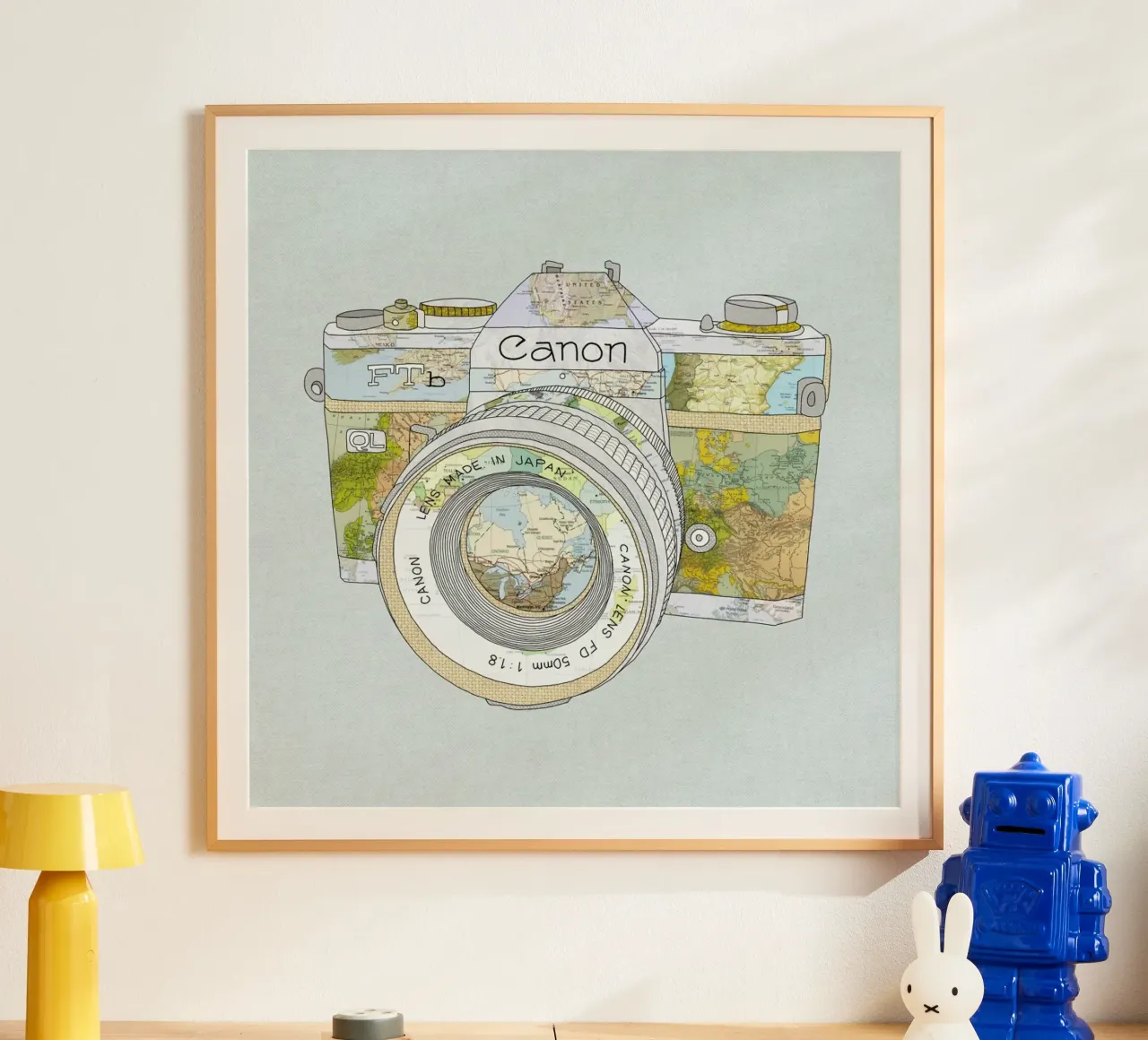 Travel Camera poster con telaio in plastica da Bianca Green