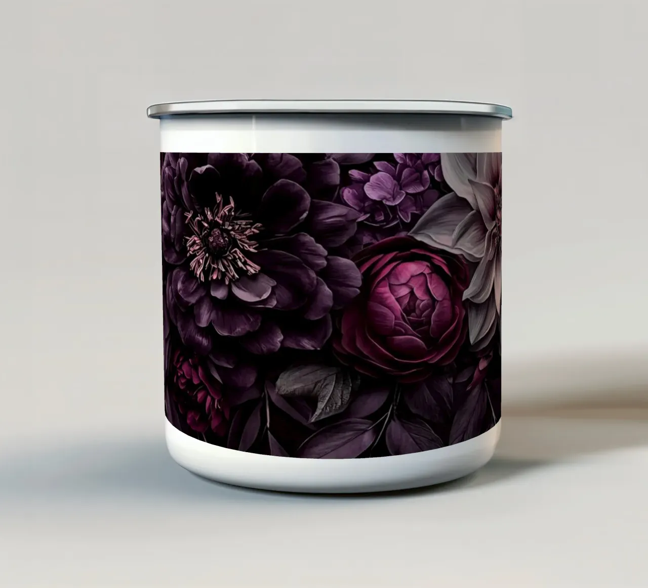 Fiori barocchi e lunatici Vibrazioni vellutate tazza in smalto da Andrea Haase Floral Passion