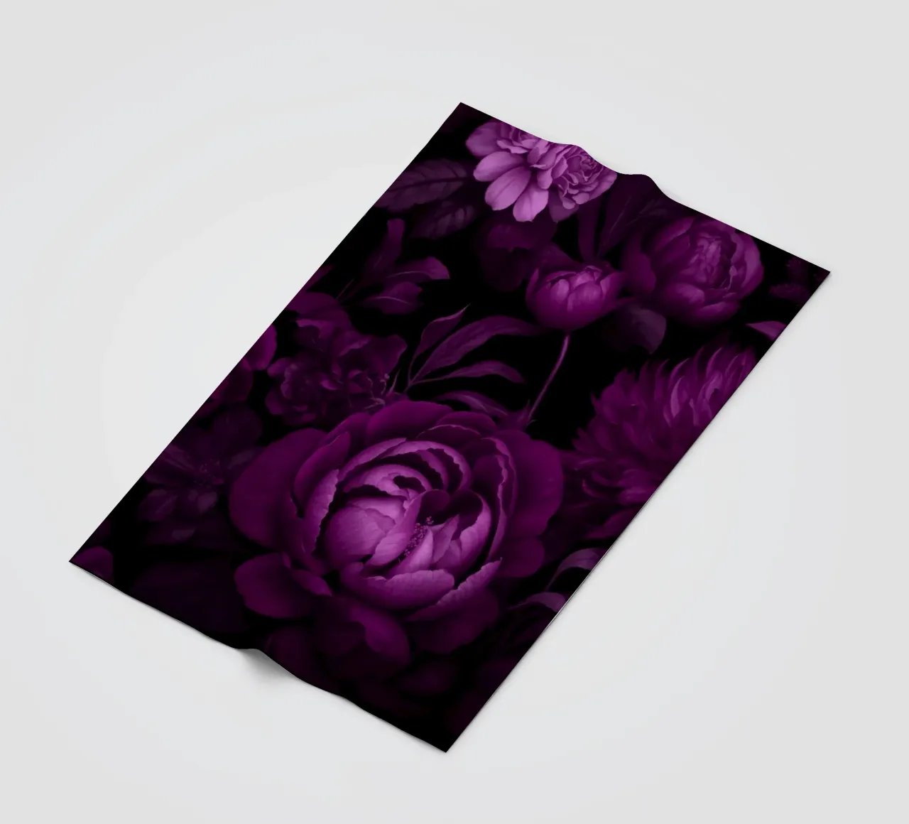 Fiori di mezzanotte Vibrazioni vittoriane viola coperta in pile da Andrea Haase Floral Passion
