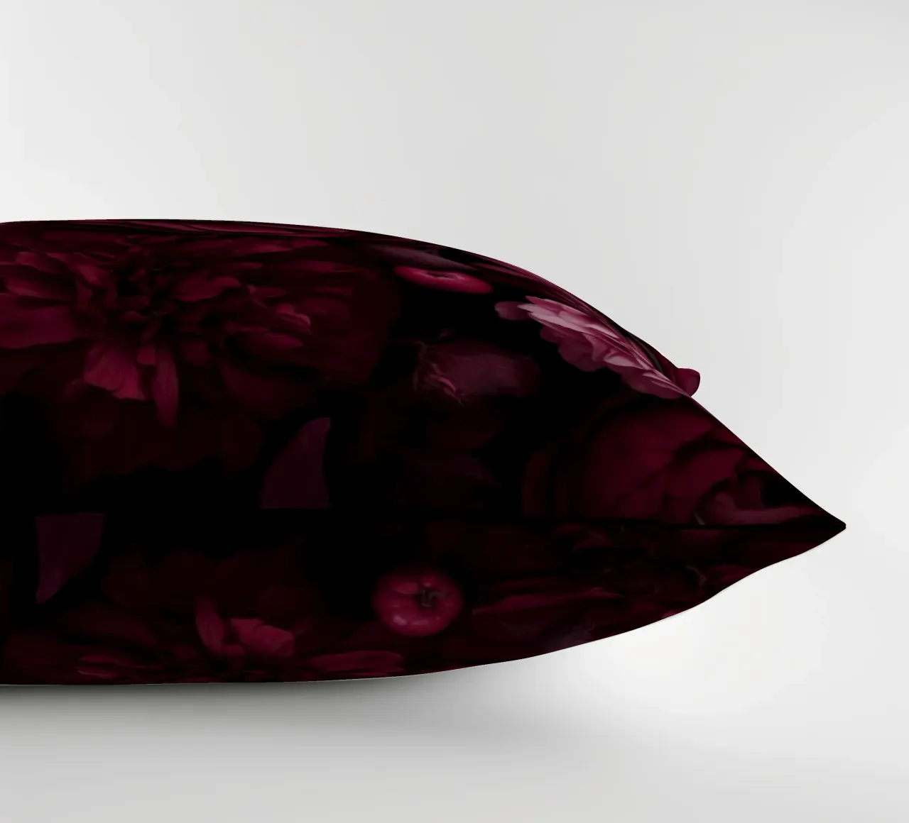 Grandezza vittoriana Fiori grandi rosso borgogna cuscino da Andrea Haase Floral Passion