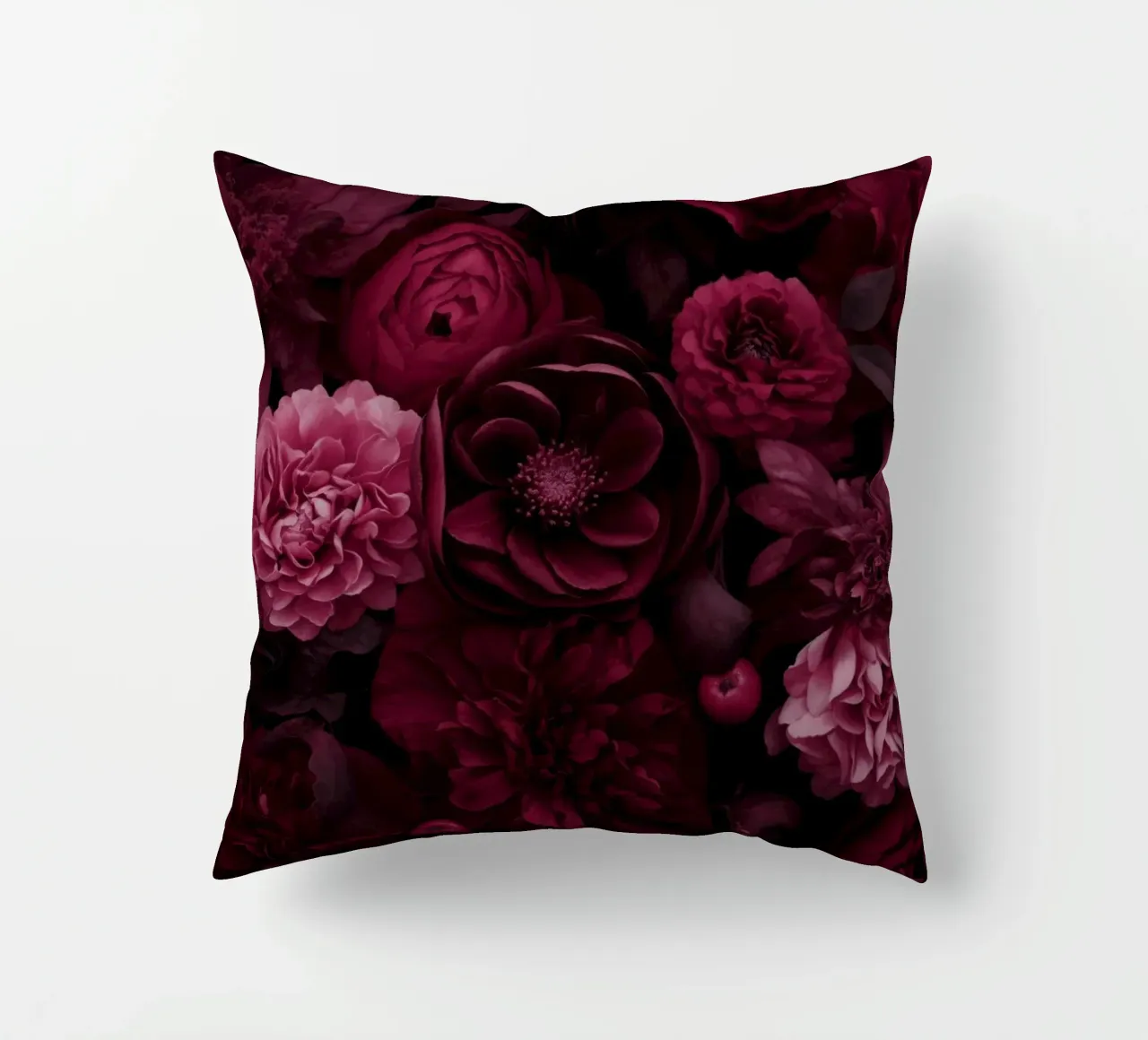 Grandezza vittoriana Fiori grandi rosso borgogna cuscino da Andrea Haase Floral Passion