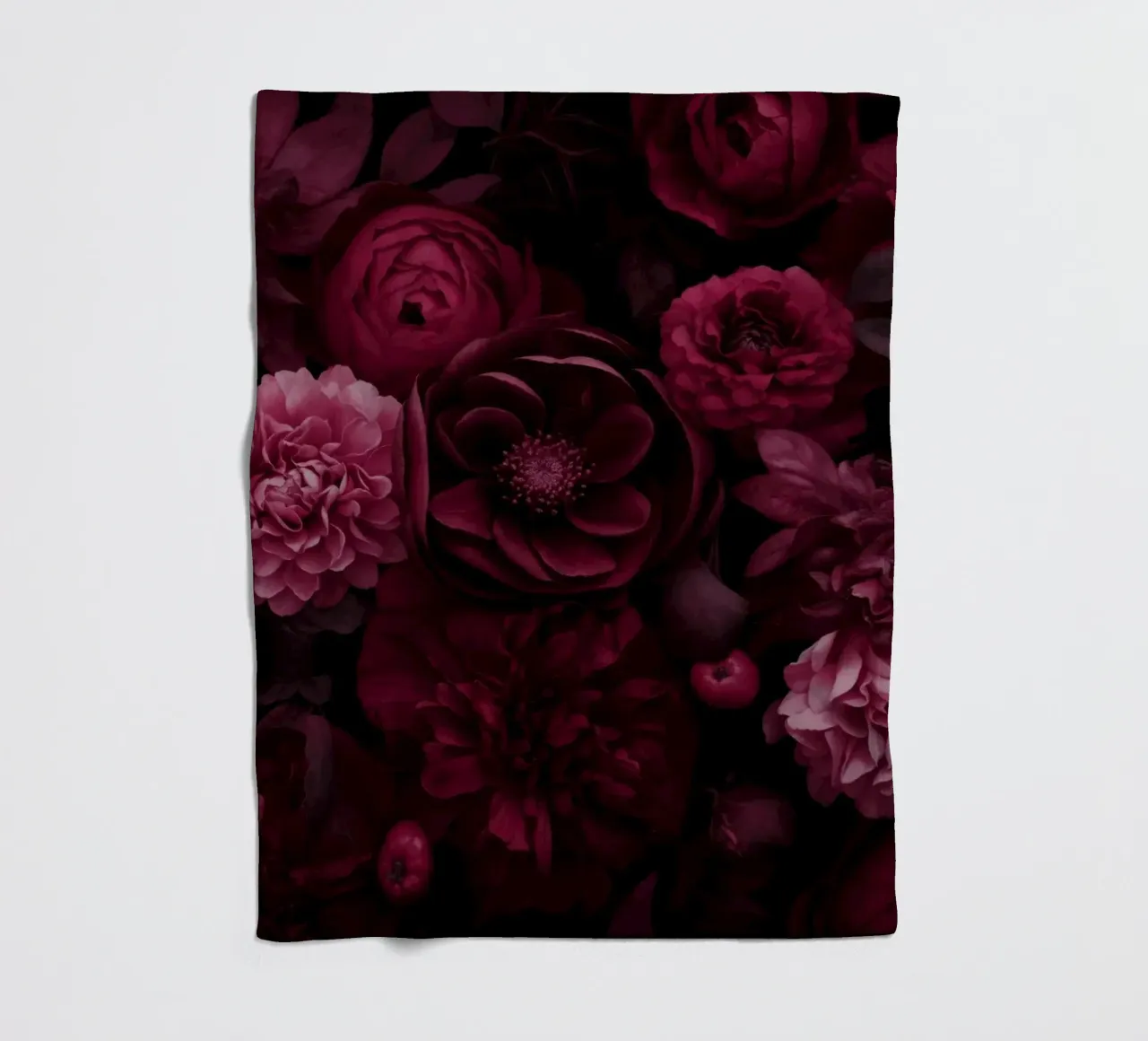 Grandezza vittoriana Fiori grandi rosso borgogna coperta in pile da Andrea Haase Floral Passion