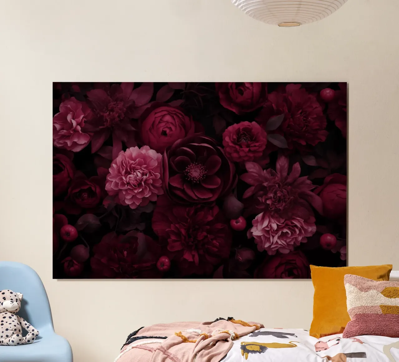 Grandezza vittoriana Fiori grandi rosso borgogna poster con telaio in legno da Andrea Haase Floral Passion