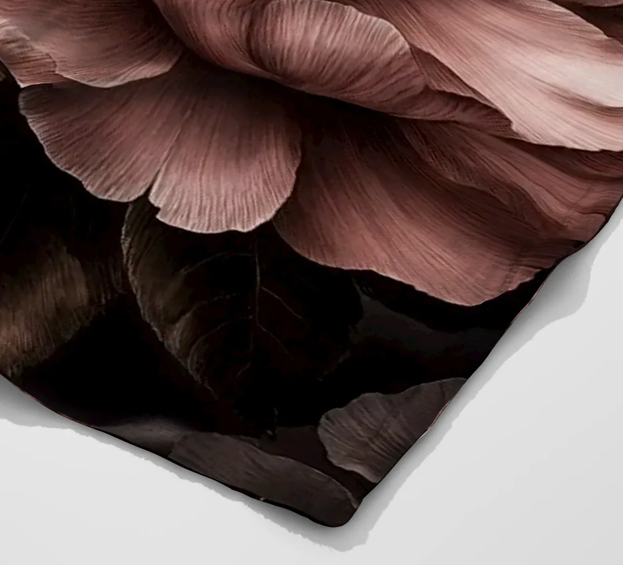 Fiori vittoriani d'epoca a mezzanotte coperta in pile da Andrea Haase Vintage World