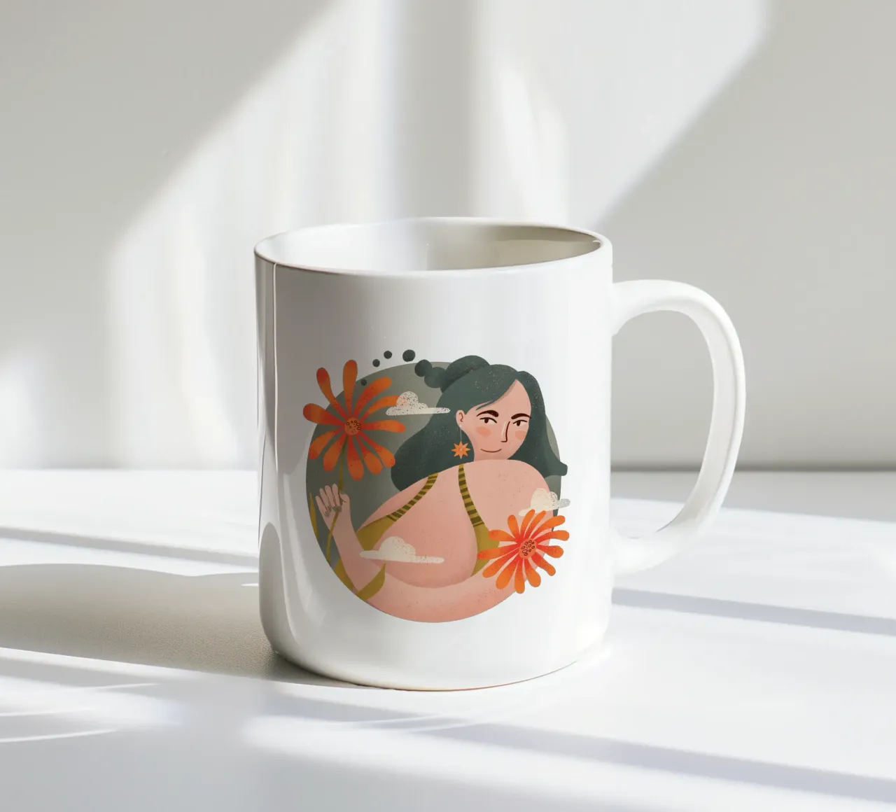 Donna con un fiore in mano si guarda alle spalle tazza in ceramica da Bold & Beautiful