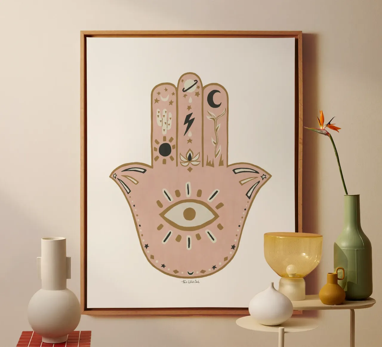 Mano Hamsa Boho, occhio maligno pacifico Rosa pastello, ocra tela con Cornice a cassetta da This Wild Soul - Illustration