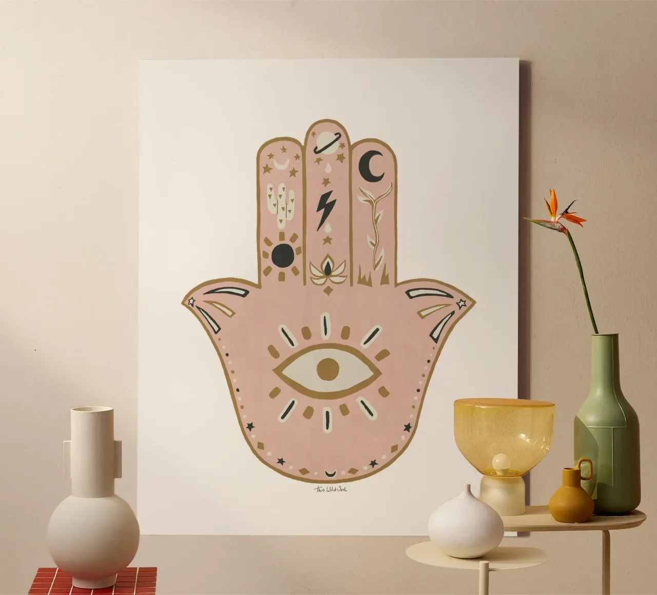 Mano Hamsa Boho, occhio maligno pacifico Rosa pastello, ocra tela con Cornice a cassetta da This Wild Soul - Illustration