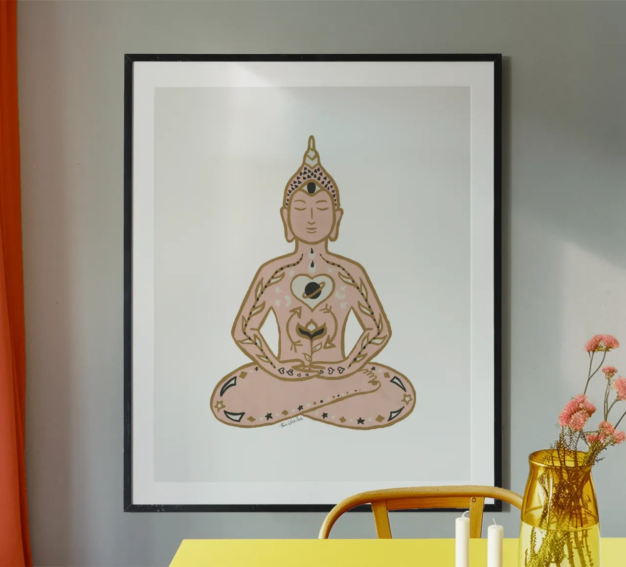Das Leben wächst im Innern - Boho Meditierender Sitzender Buddha Chakras Poster mit Holzrahmen von This Wild Soul - Illustration