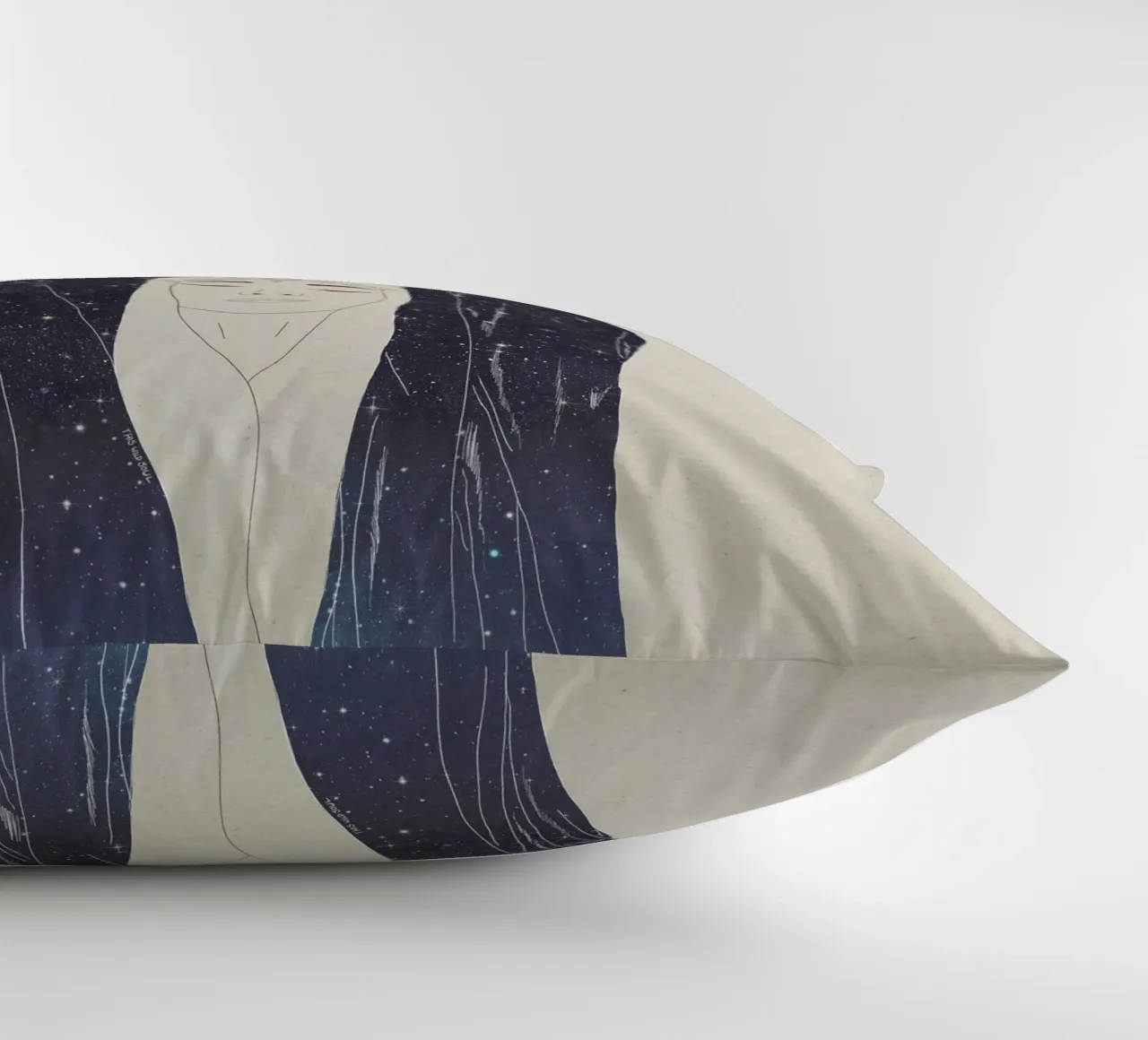 Nous avons commencé comme des poussières d'étoiles, nous sommes tous connectés Déesse Boho coussin de This Wild Soul - Illustration