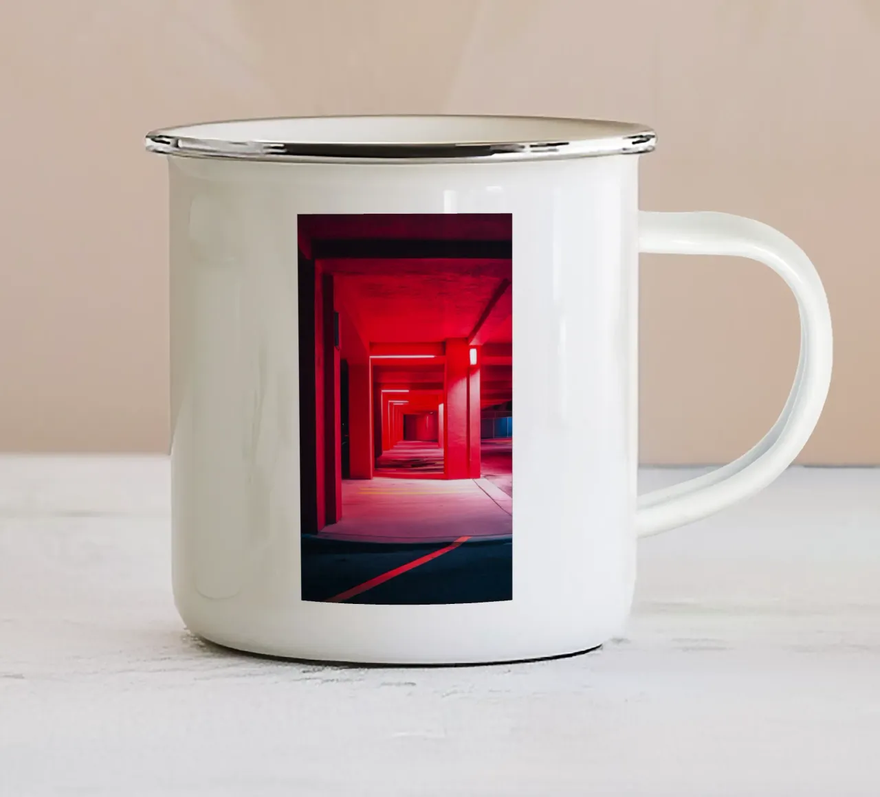 Prospettiva rossa: l'anima di Miami tazza in smalto da By Night