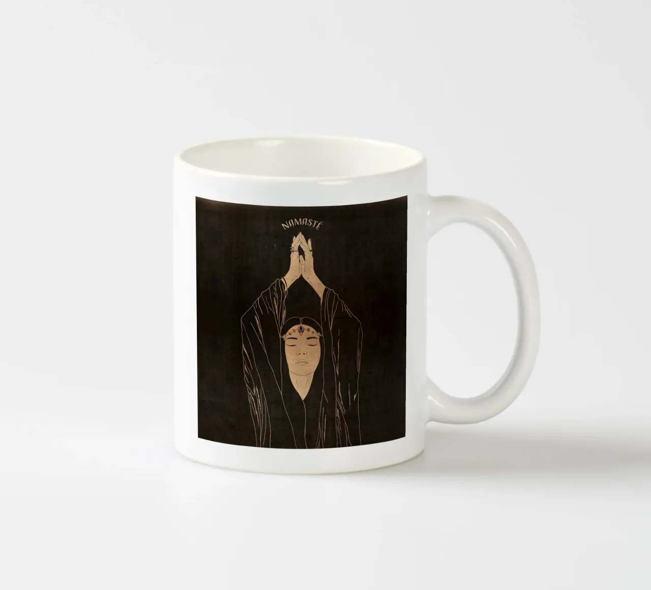 "Namaste" Donna Boho minimalista in meditazione, nera e dorata tazza in ceramica da This Wild Soul - Illustration