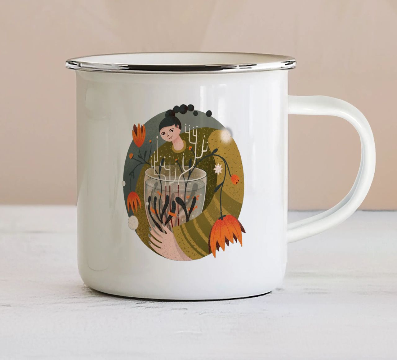 Mujer sosteniendo un jarrón con flores y peces taza de esmalte de Bold & Beautiful