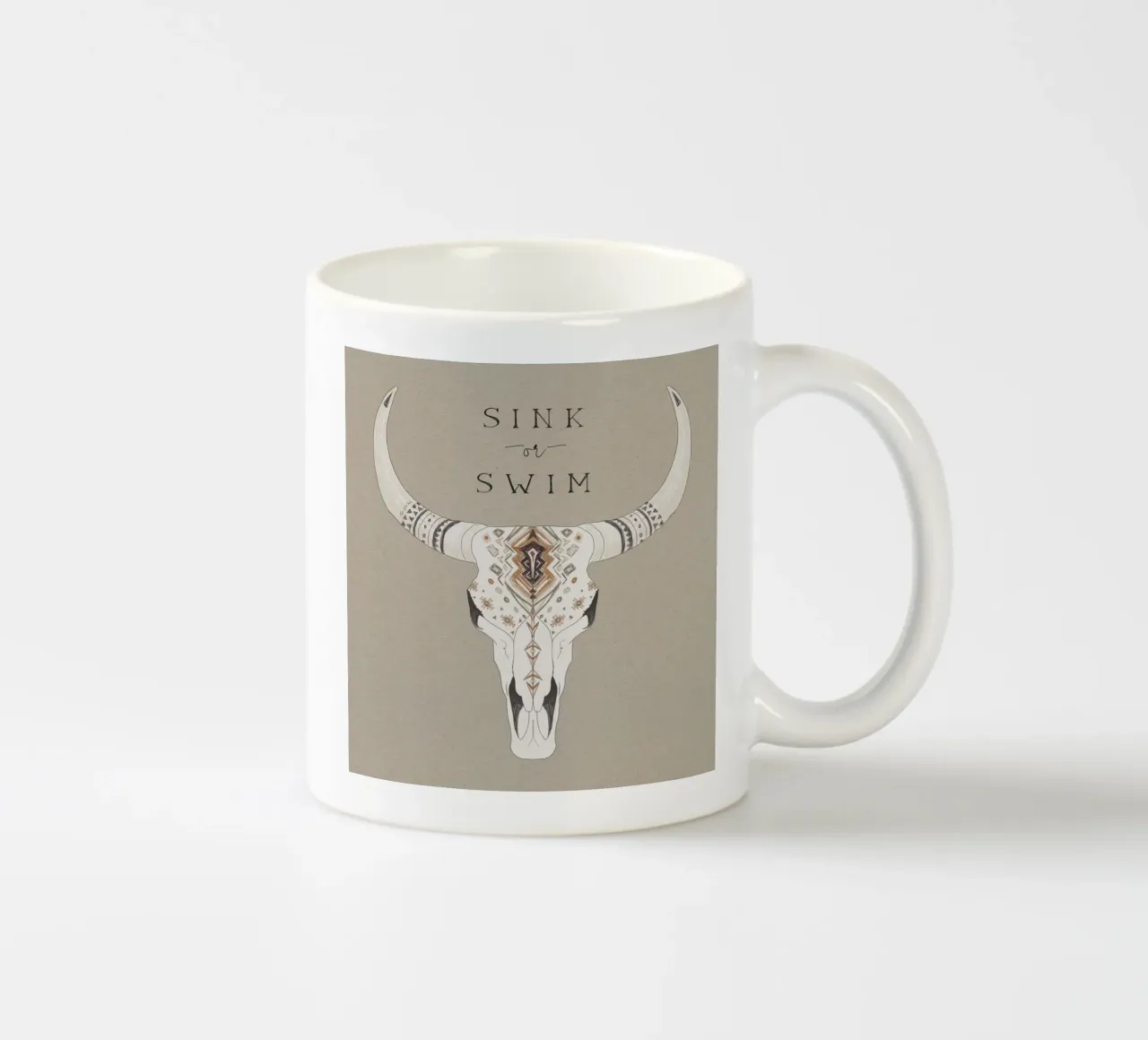 Sink or Swim Joshua Tree Ranch Teschio di bisonte motivo azteco tazza in ceramica da This Wild Soul - Illustration