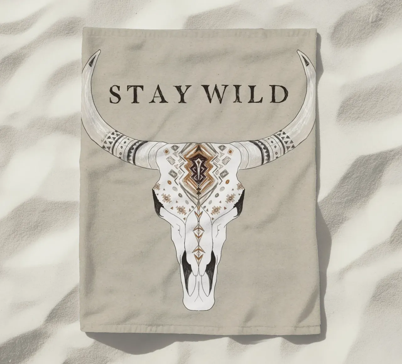 "Stay Wild" Boho Aztec Patterned Bison Skull Desert Vibe telo mare da This Wild Soul - Illustration