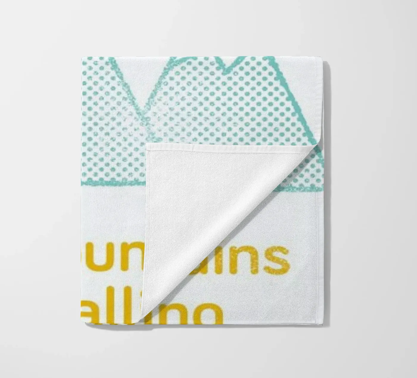 Mountains Strandtuch von Chris Wharton