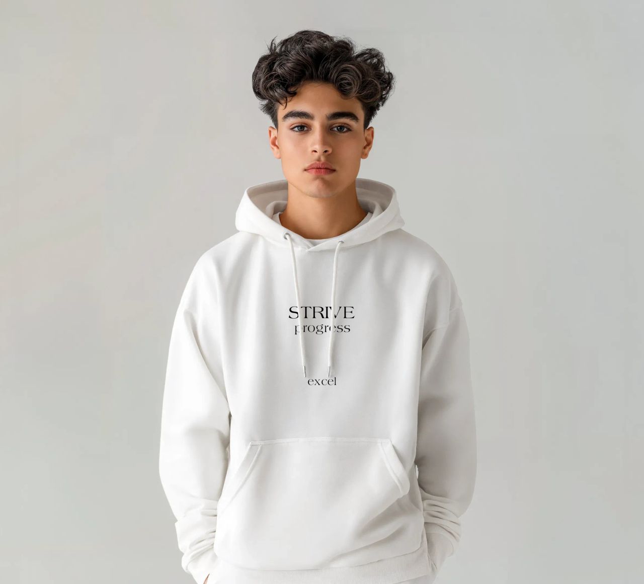 Strive Progress Tipografia semplice e minimalista Excel felpa con cappuccio da YV TYPOGRAPHY