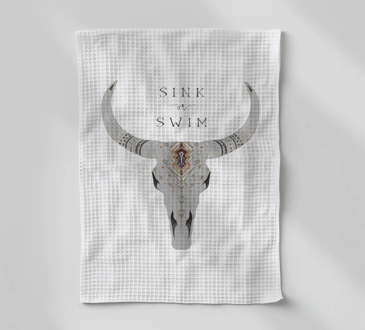 Sink or Swim Typographie Sud-Ouest Désert Boho Bison Crâne torchon de This Wild Soul - Illustration