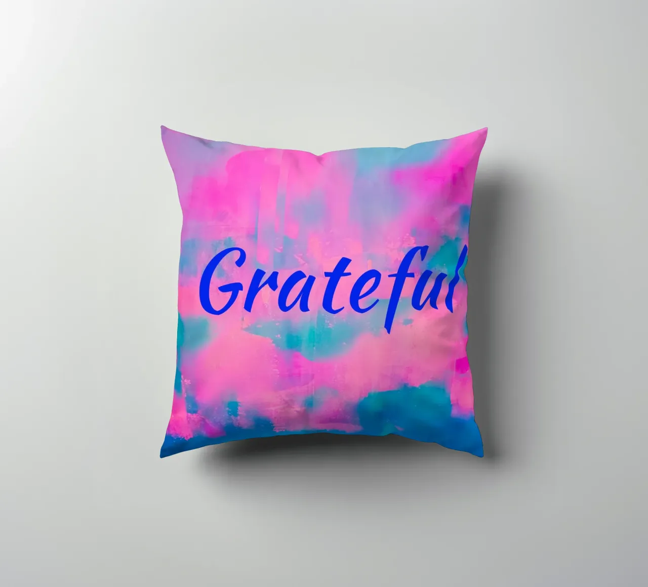 Stampa astratta colorata 'Grateful' - Testo blu cuscino da FABOArt