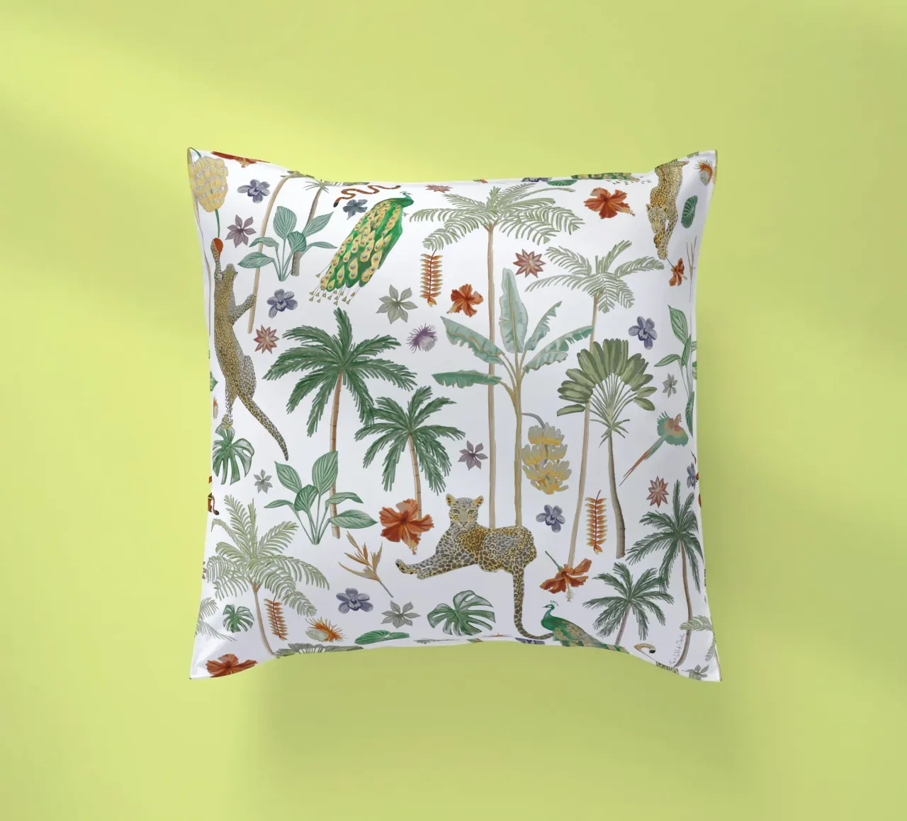 Giungla tropicale, giaguaro, pavone, motivo vegetale botanico cuscino da This Wild Soul - Illustration