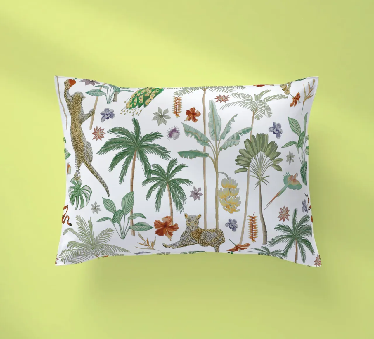 Giungla tropicale, giaguaro, pavone, motivo vegetale botanico cuscino da This Wild Soul - Illustration
