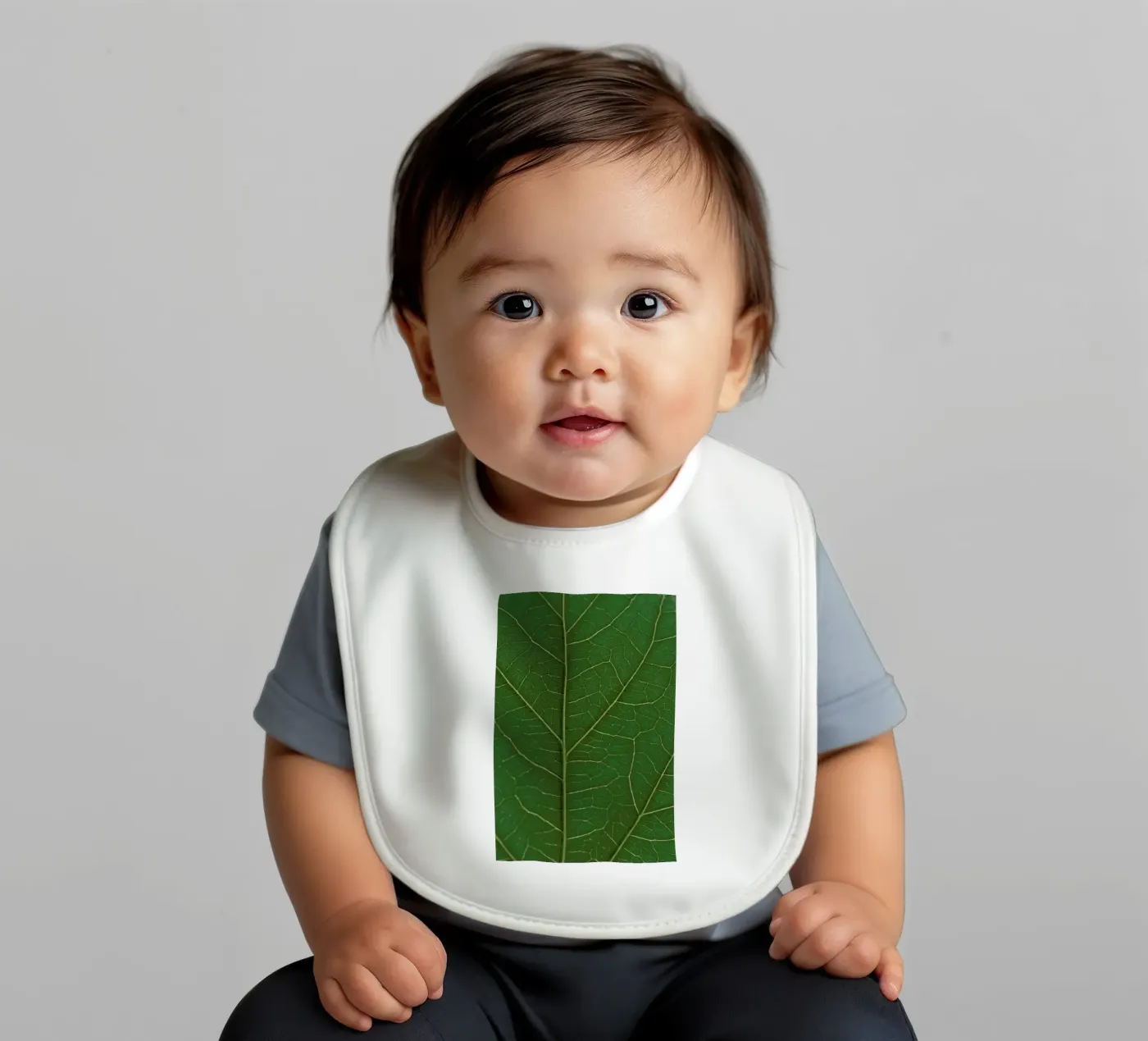 Look Real Close bavaglino da Studio Nahili