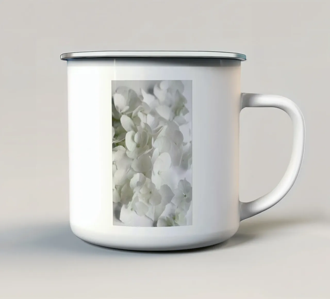 White Beauty tazza in smalto da Studio Nahili