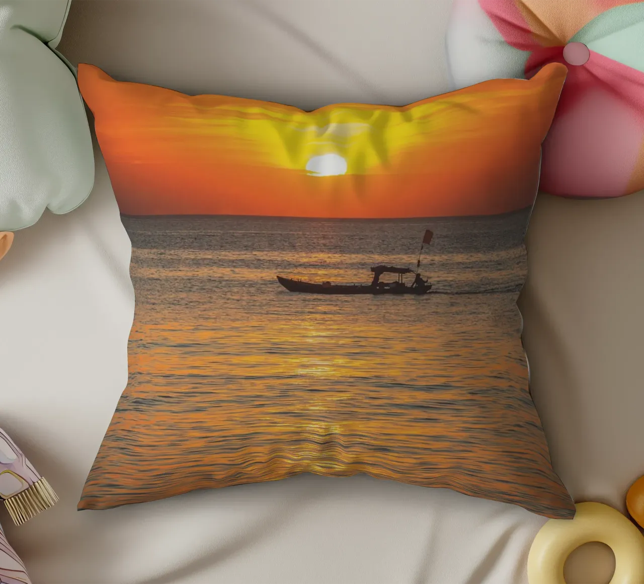 Sunset Boat cuscino da Dave Hare Photography